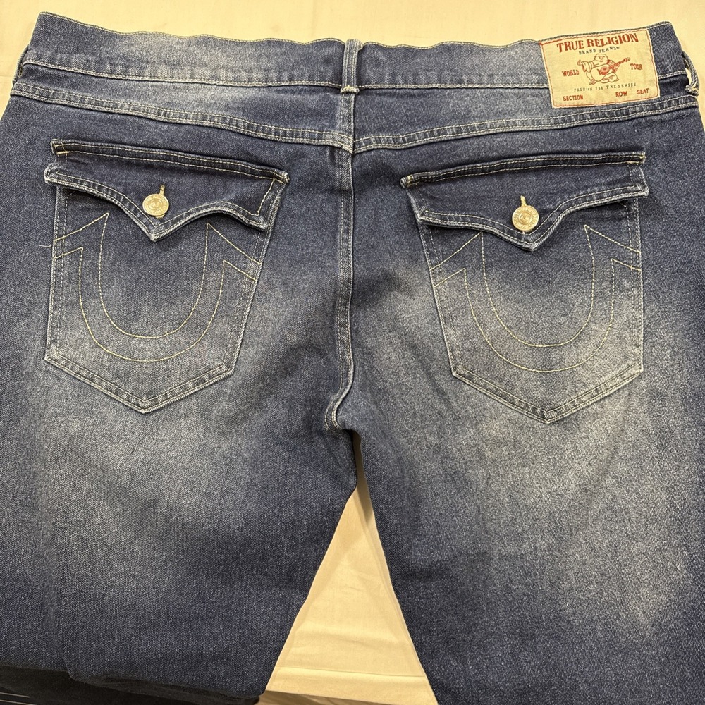 JEANS STRAIGHT RELAXED True Religion Ricky Mens 40x32 Dark Wash Flap WHISKERING
